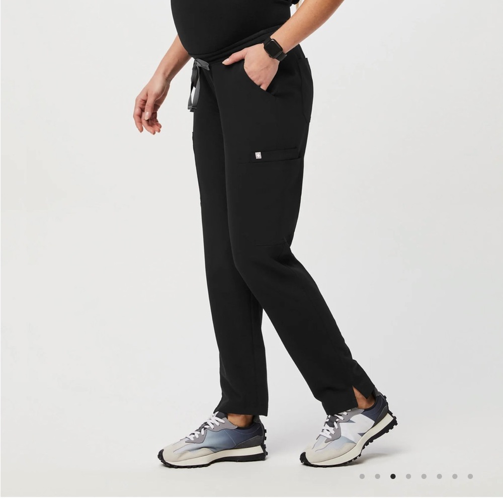 FIGS Yola Maternity Scrub Pants in Black